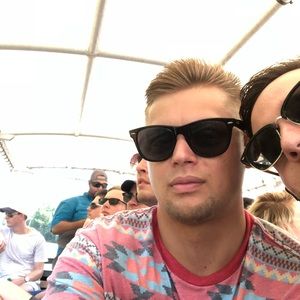 Meet your Posher, Casey